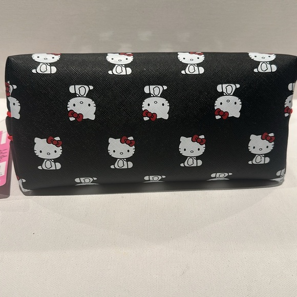 NWT Hello Kitty waterproof Makeup Bag. - Picture 4 of 4
